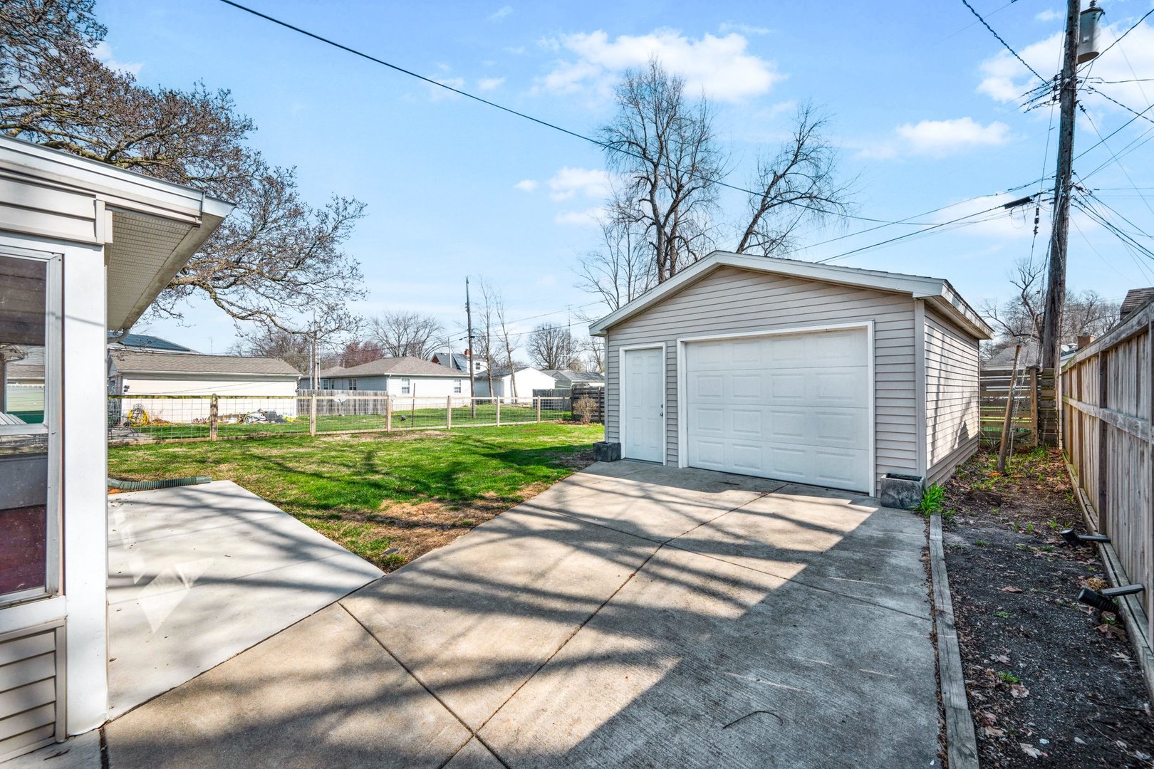 42 Harbord Drive, Bloomington, IL 61701