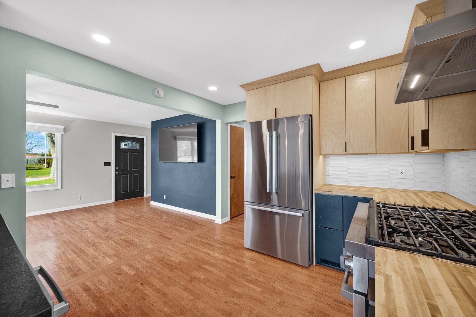 42 Harbord Drive, Bloomington, IL 61701