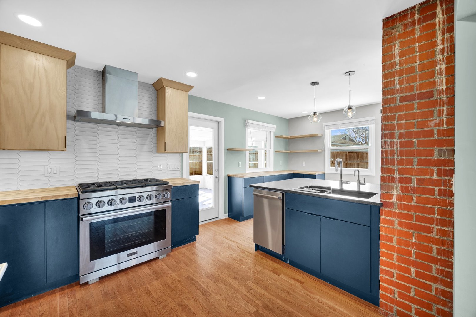 42 Harbord Drive, Bloomington, IL 61701