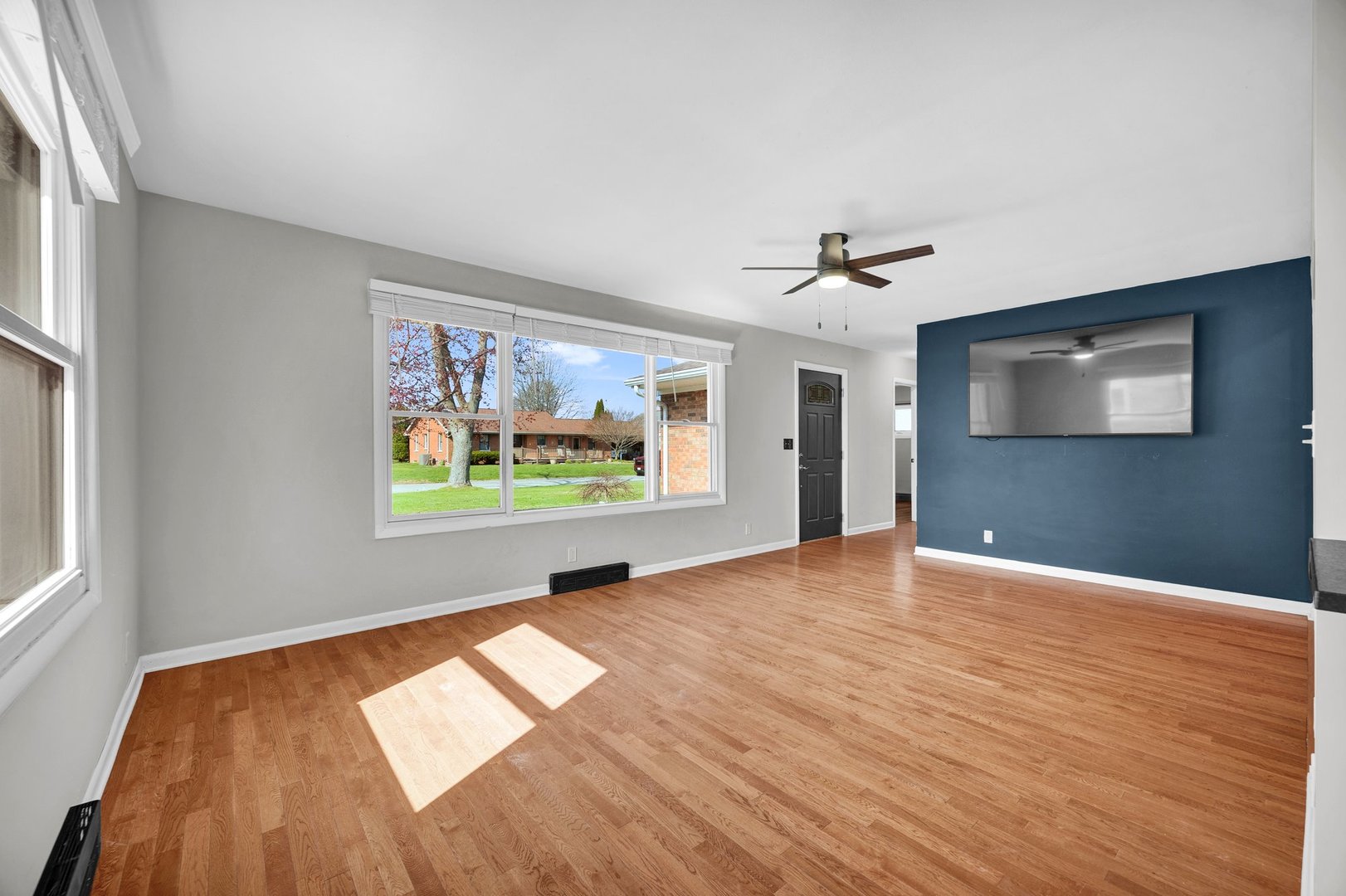 42 Harbord Drive, Bloomington, IL 61701