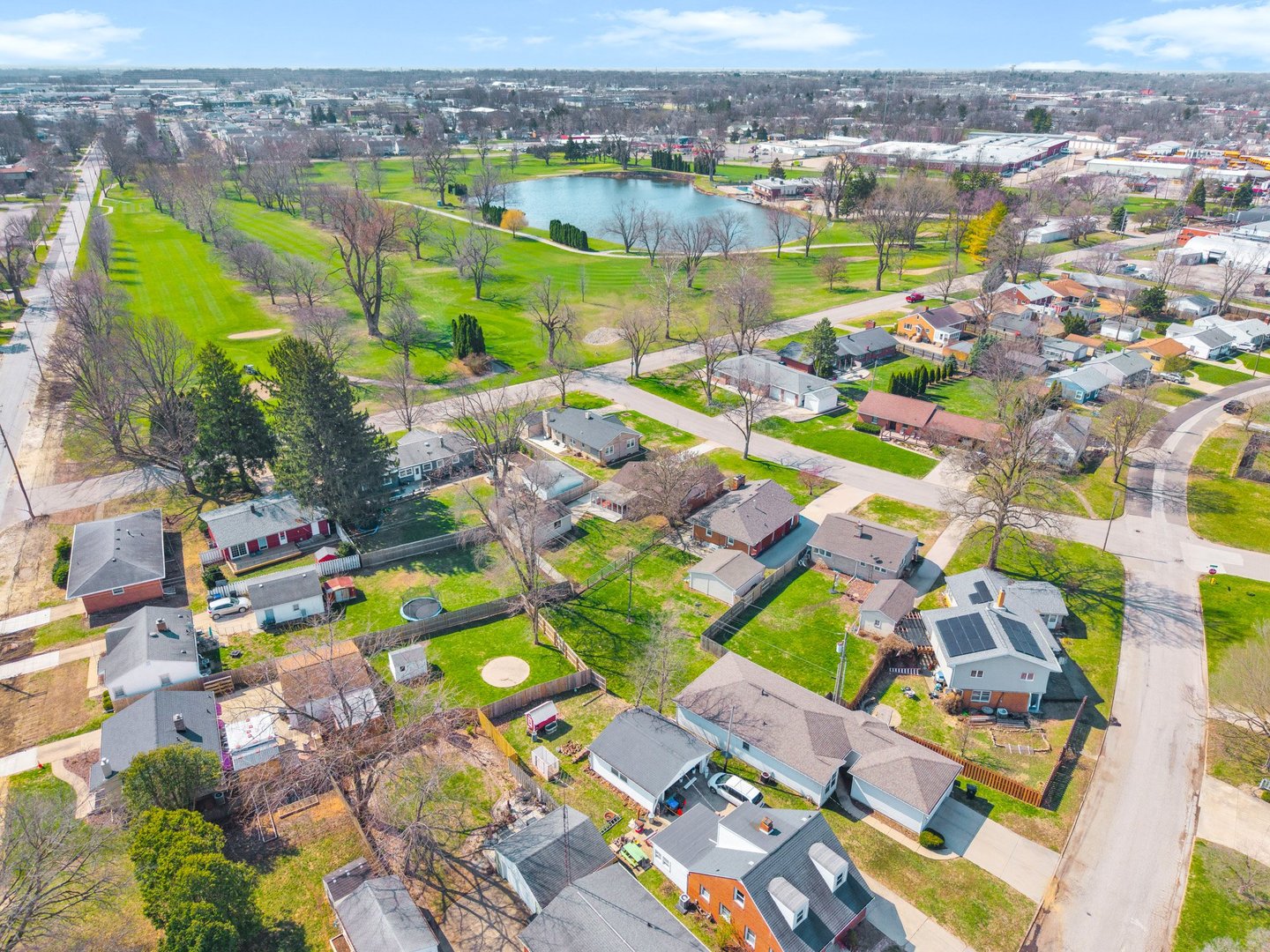 42 Harbord Drive, Bloomington, IL 61701