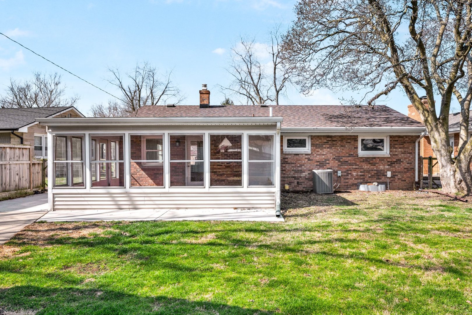 42 Harbord Drive, Bloomington, IL 61701