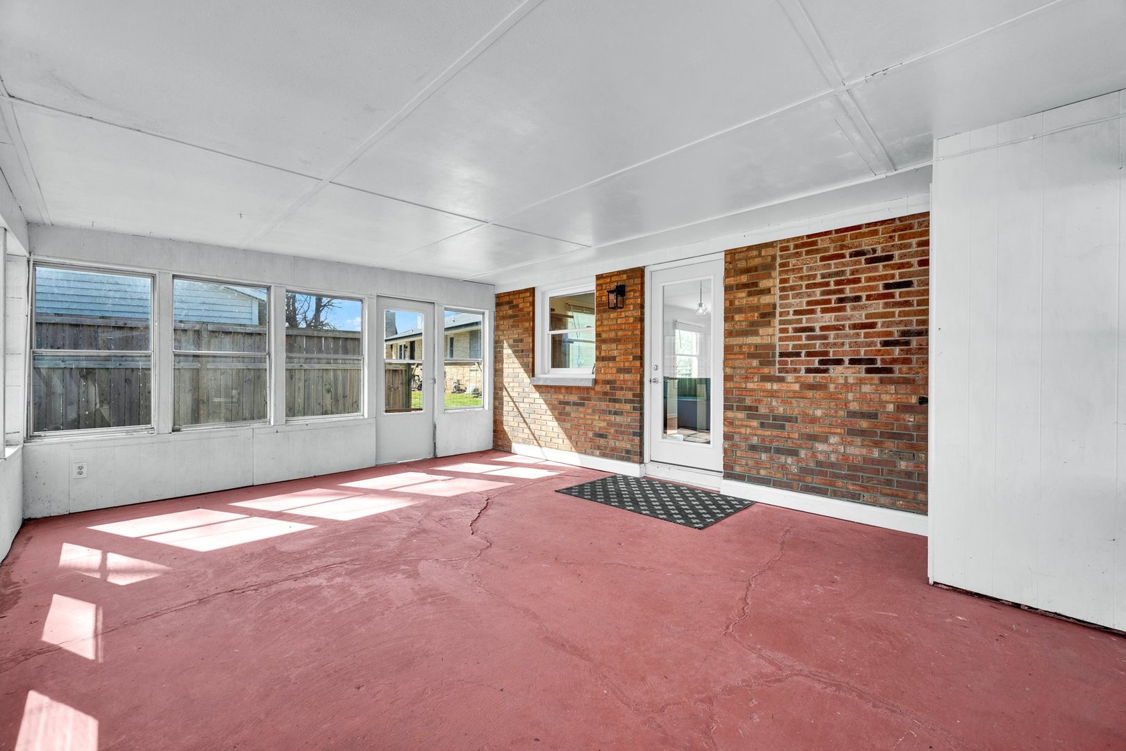 42 Harbord Drive, Bloomington, IL 61701