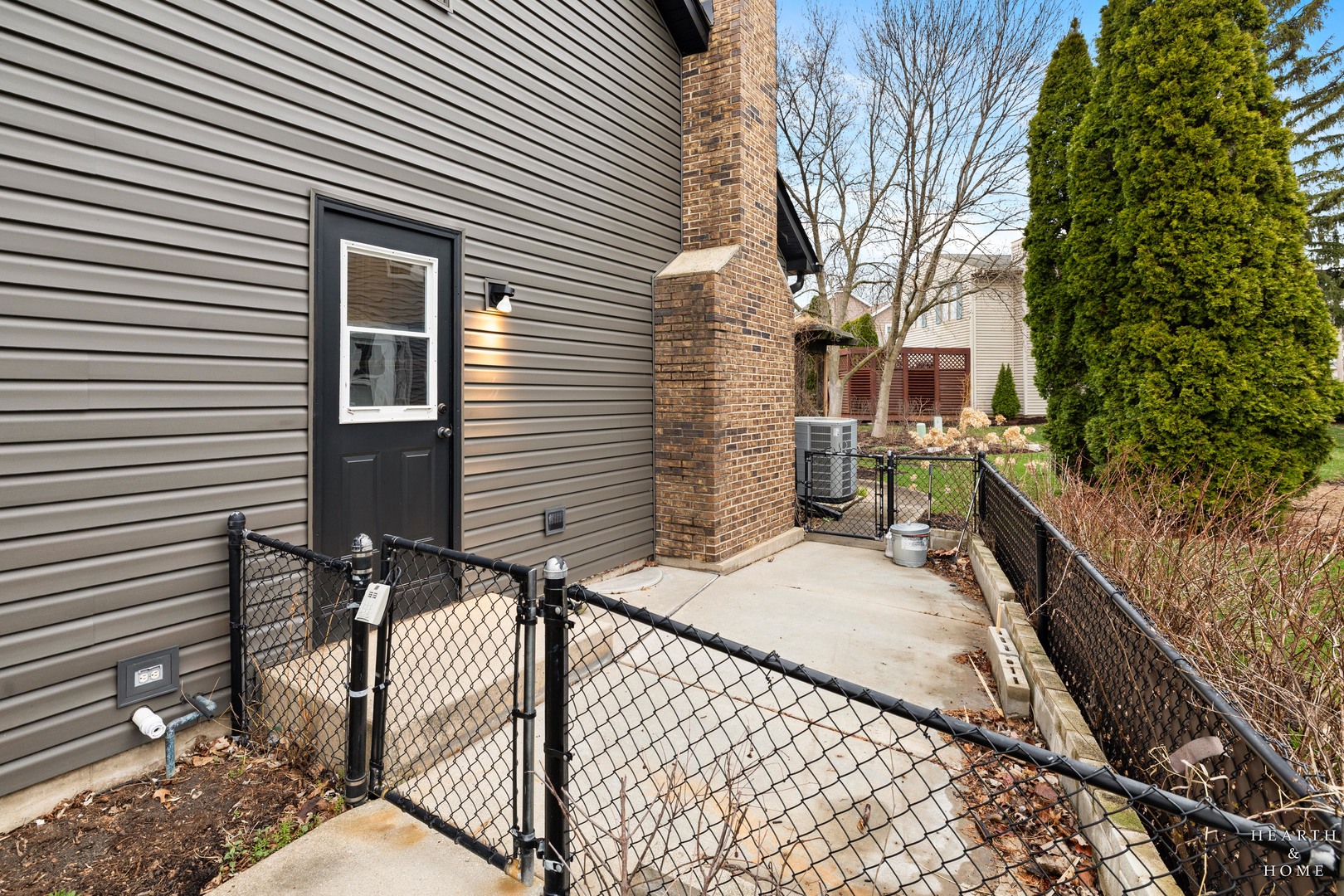 1630 Castaway Court, Hoffman Estates, IL 60010