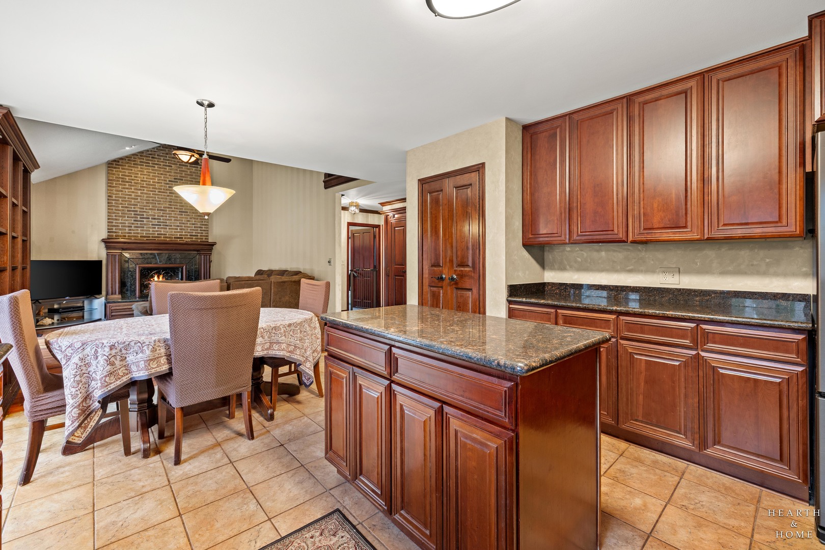 1630 Castaway Court, Hoffman Estates, IL 60010