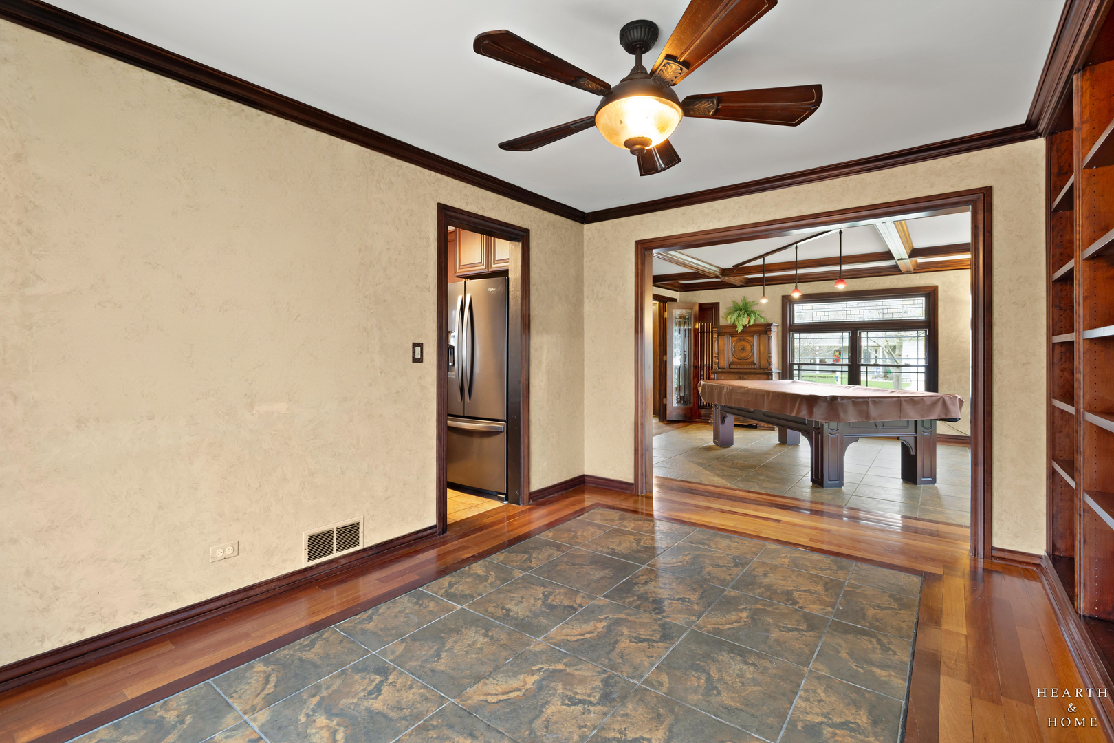 1630 Castaway Court, Hoffman Estates, IL 60010