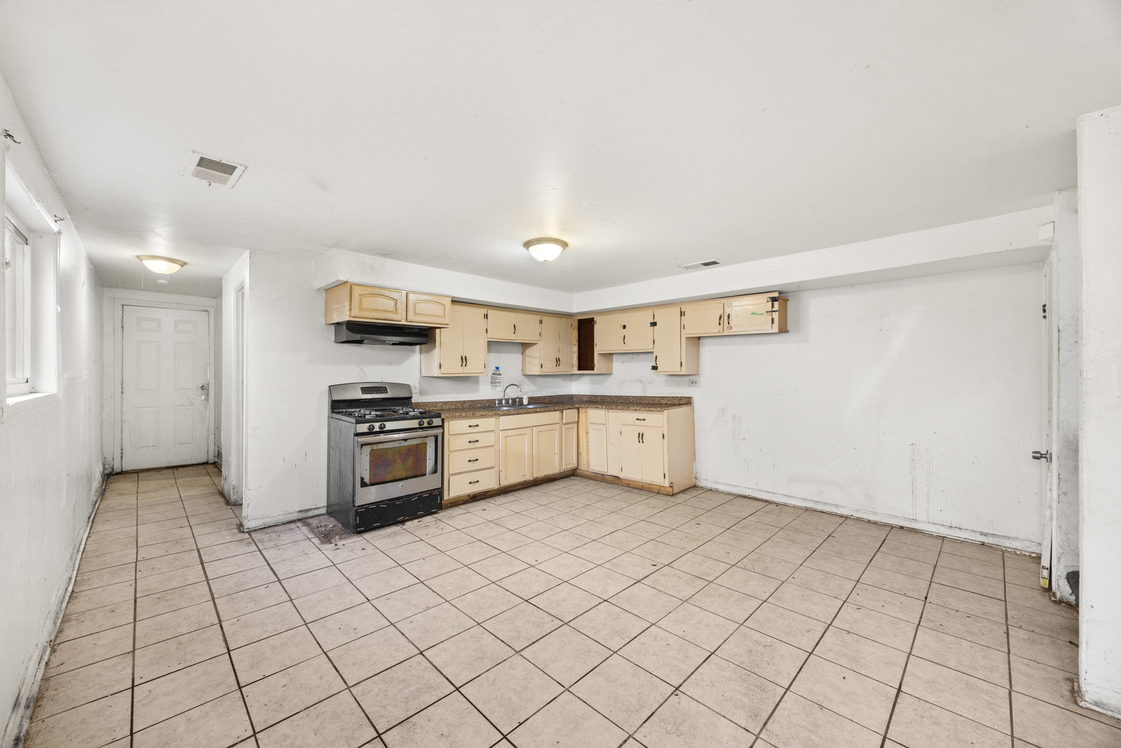 11641 S Peoria Street, Chicago, IL 60643