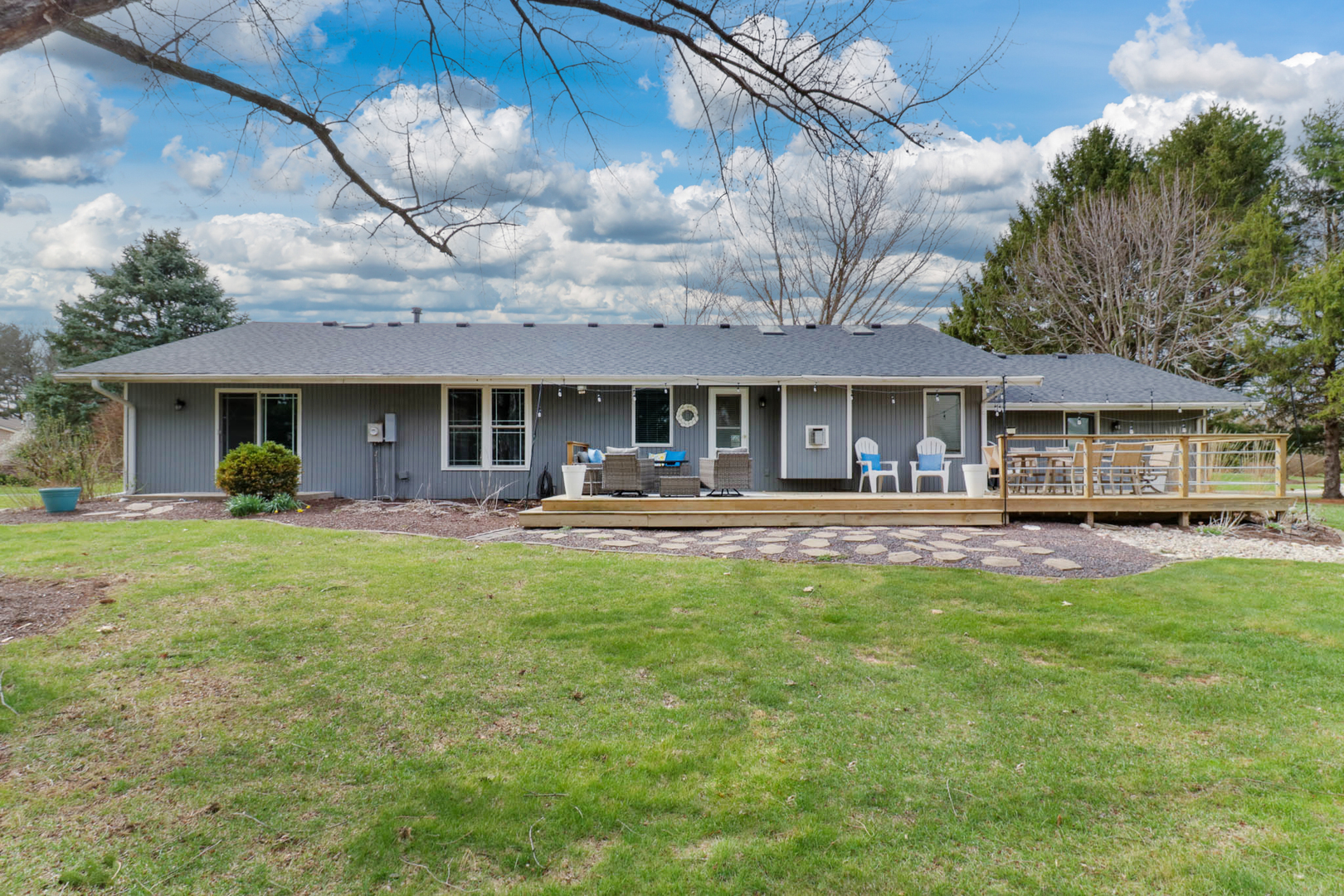 8989 Tamarac Way, Bloomington, IL 61705