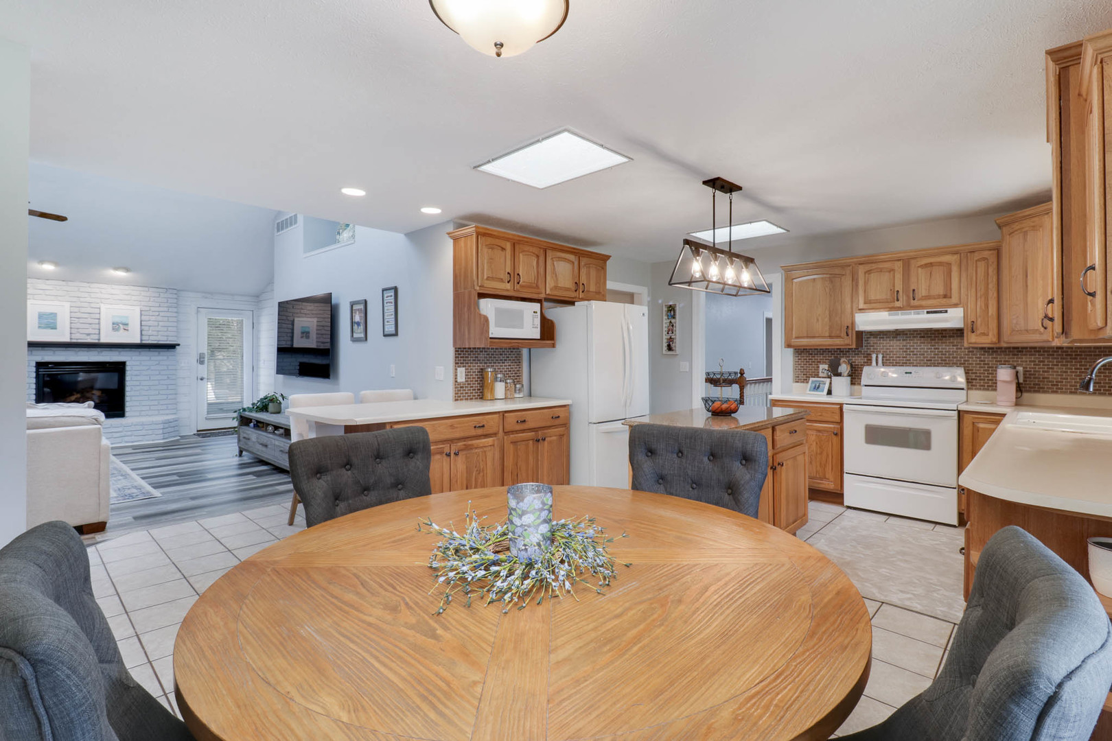 8989 Tamarac Way, Bloomington, IL 61705