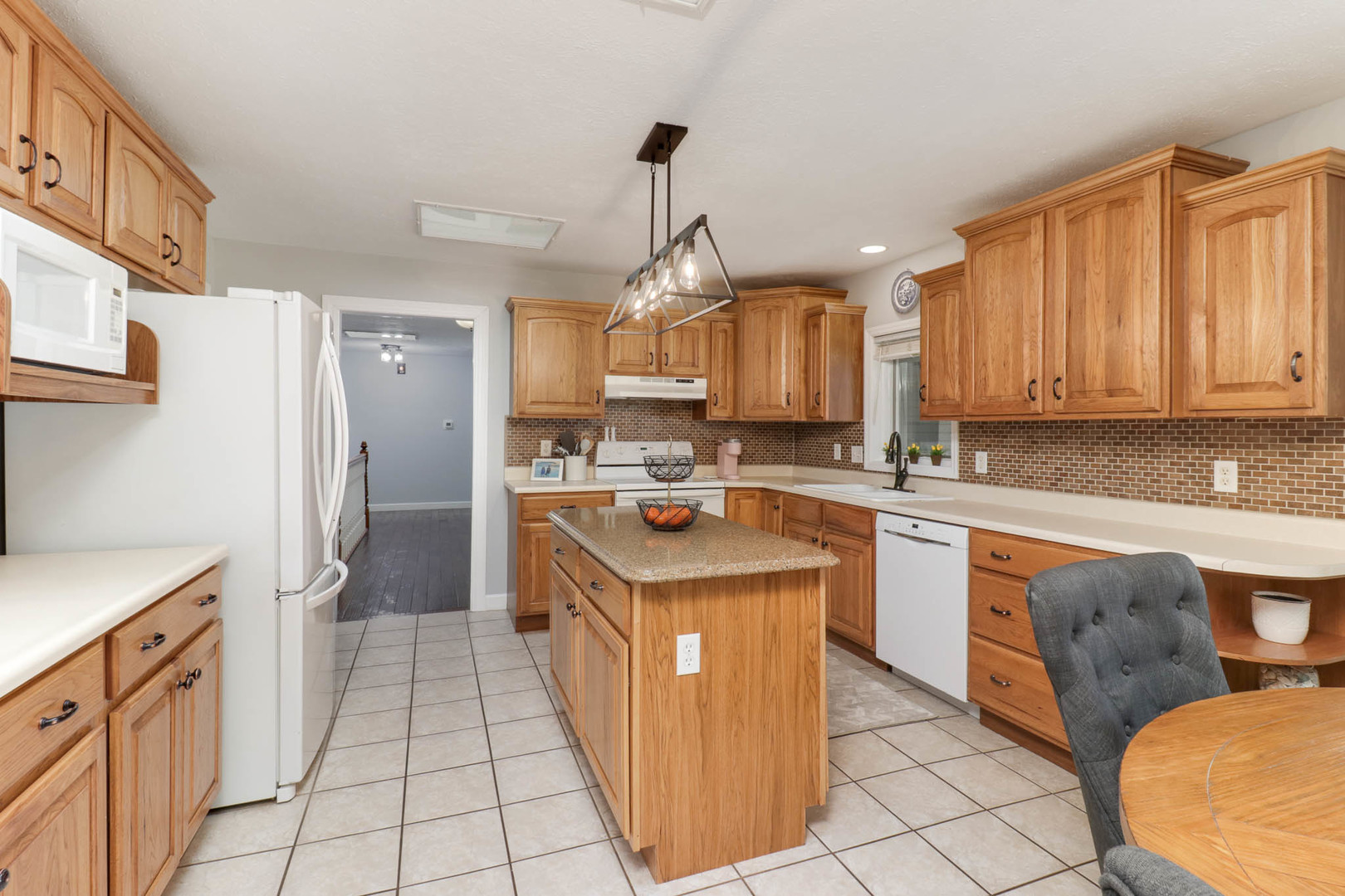 8989 Tamarac Way, Bloomington, IL 61705