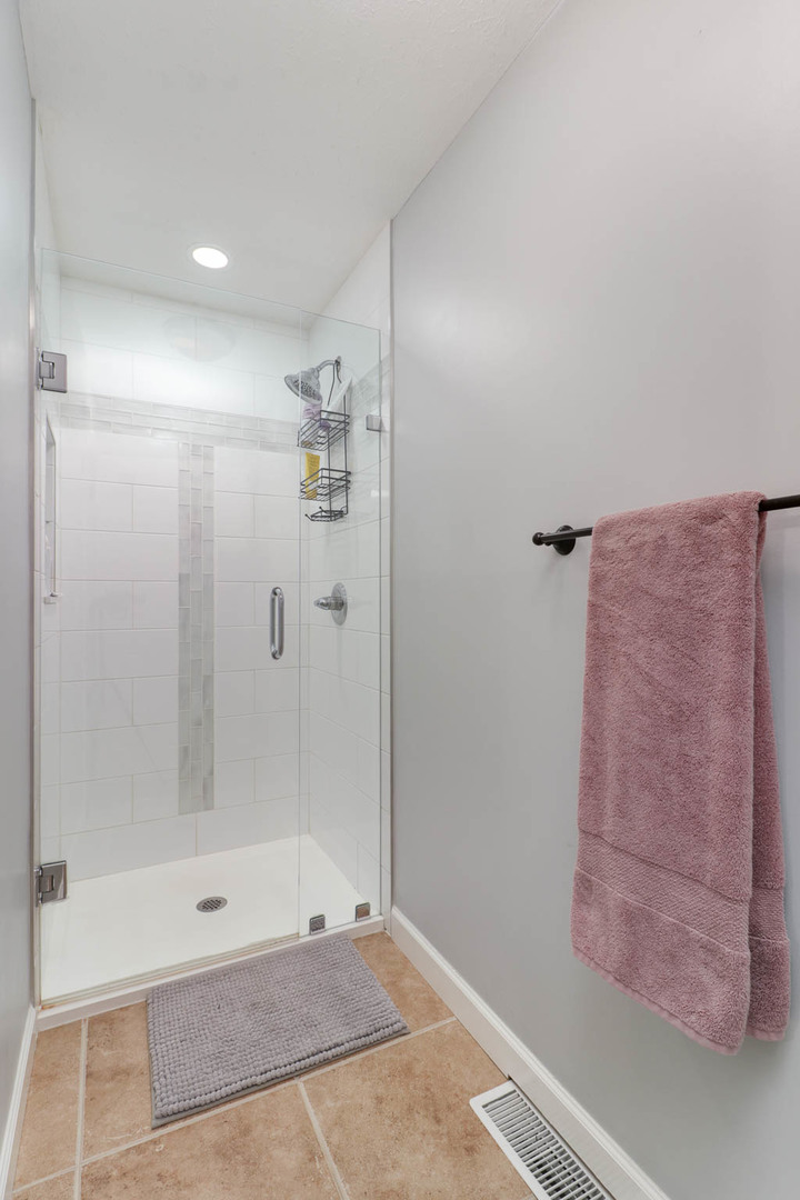 8989 Tamarac Way, Bloomington, IL 61705