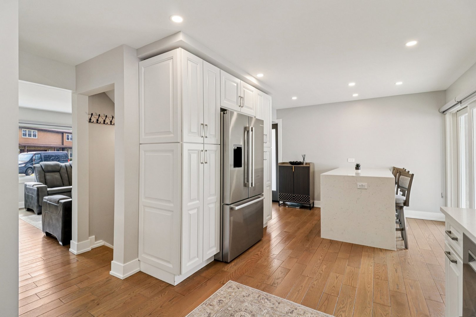 9262 N Woodland Drive, Niles, IL 60714