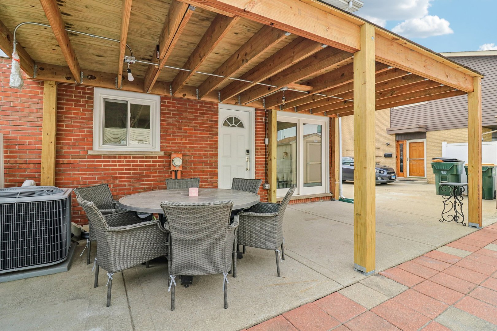 9262 N Woodland Drive, Niles, IL 60714