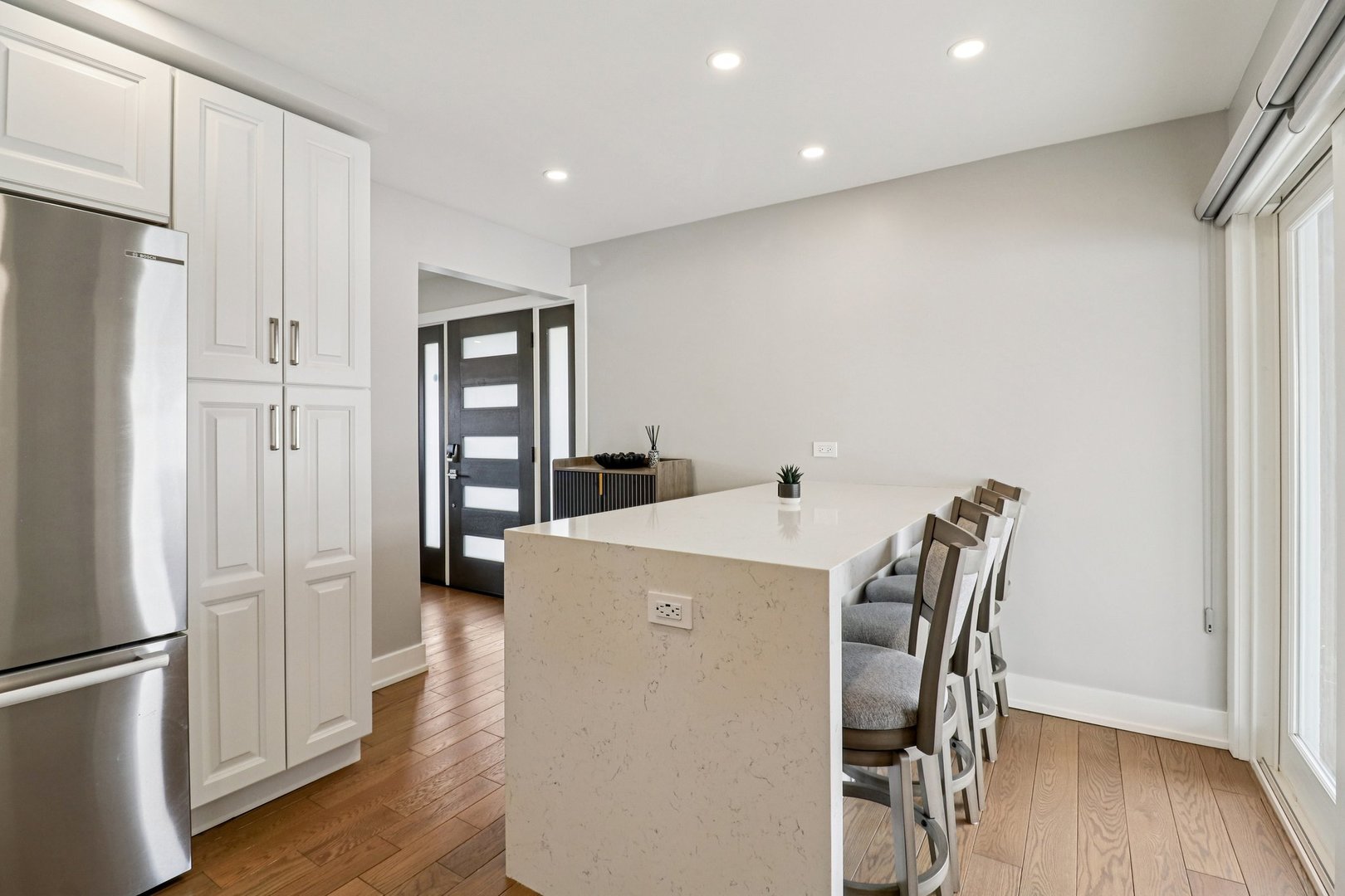 9262 N Woodland Drive, Niles, IL 60714