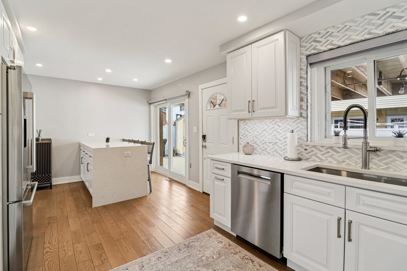 9262 N Woodland Drive, Niles, IL 60714