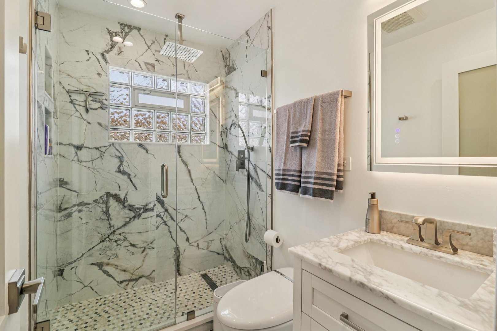 9262 N Woodland Drive, Niles, IL 60714