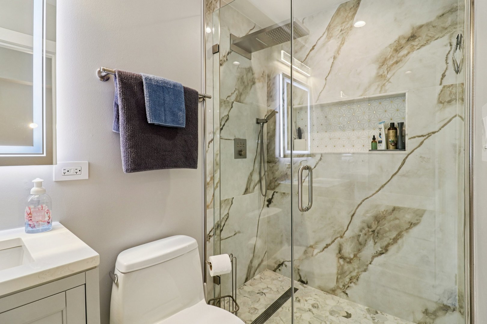 9262 N Woodland Drive, Niles, IL 60714