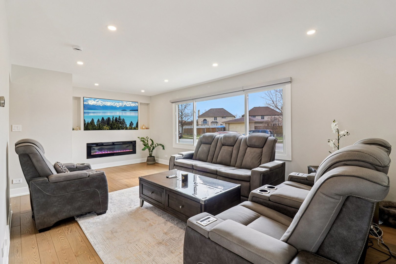 9262 N Woodland Drive, Niles, IL 60714