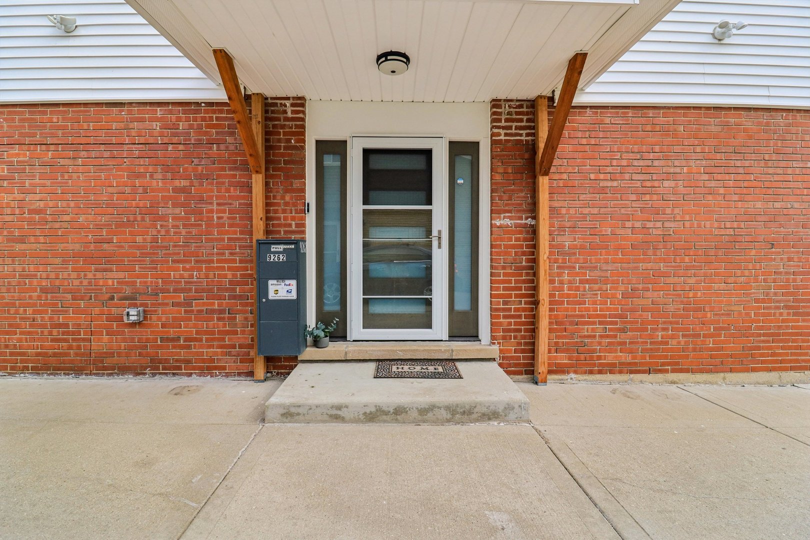 9262 N Woodland Drive, Niles, IL 60714