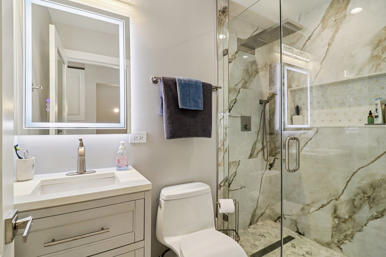 9262 N Woodland Drive, Niles, IL 60714