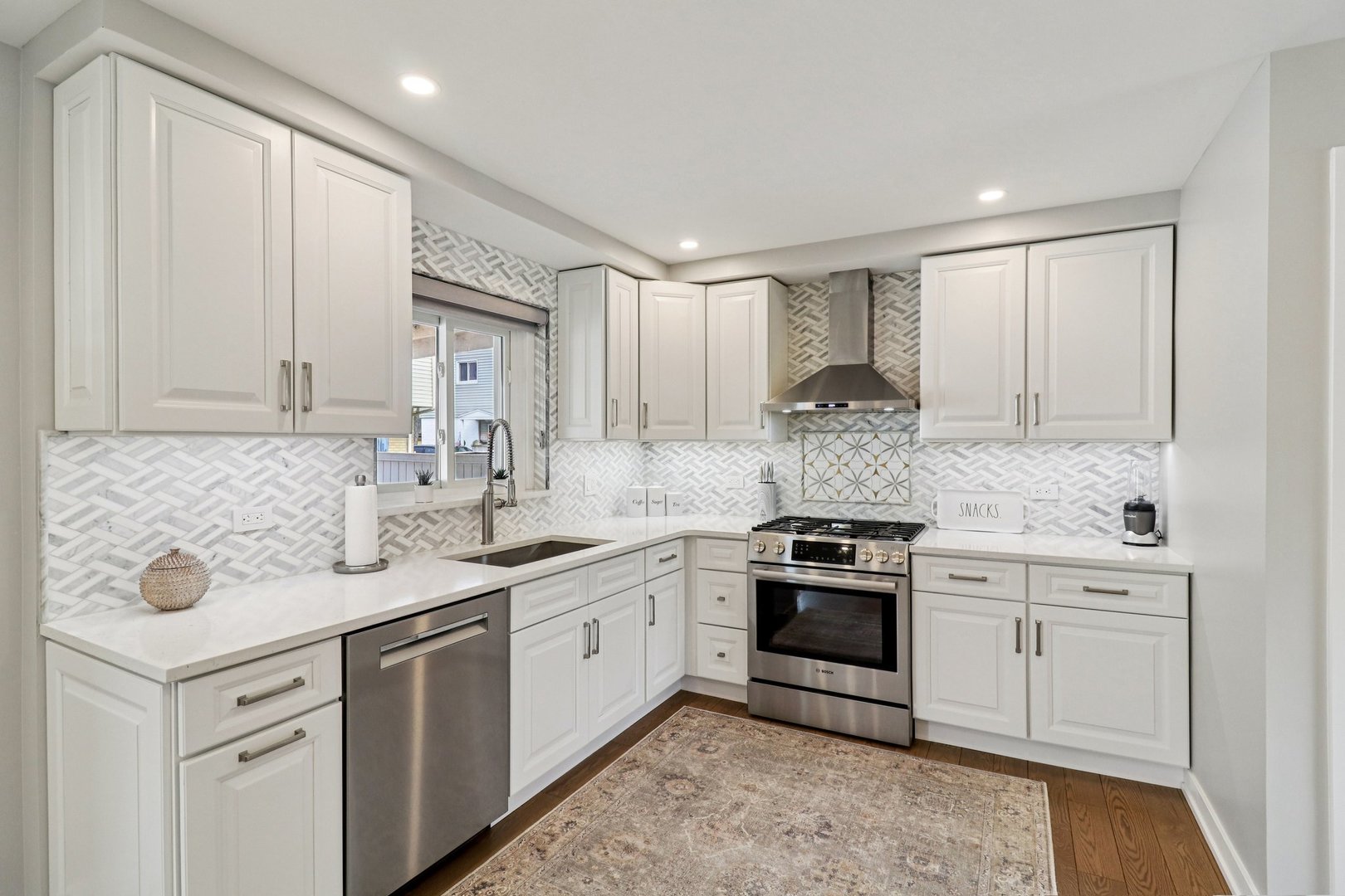 9262 N Woodland Drive, Niles, IL 60714