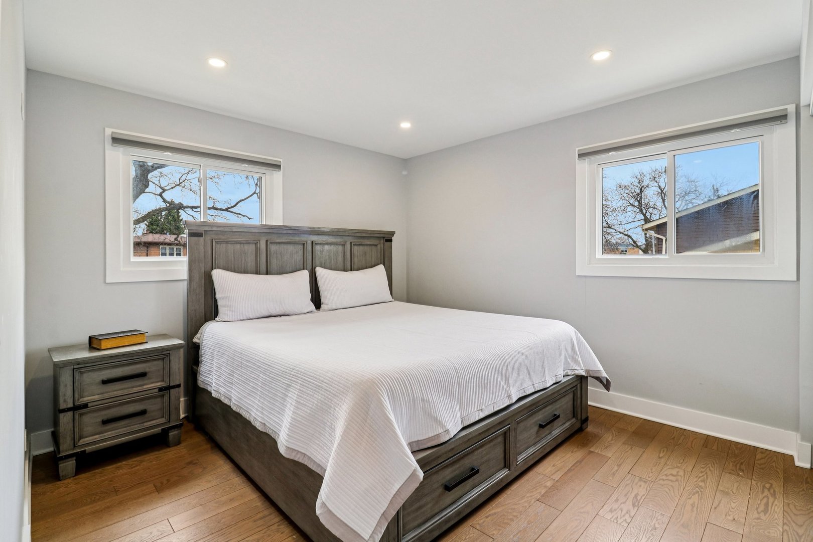 9262 N Woodland Drive, Niles, IL 60714