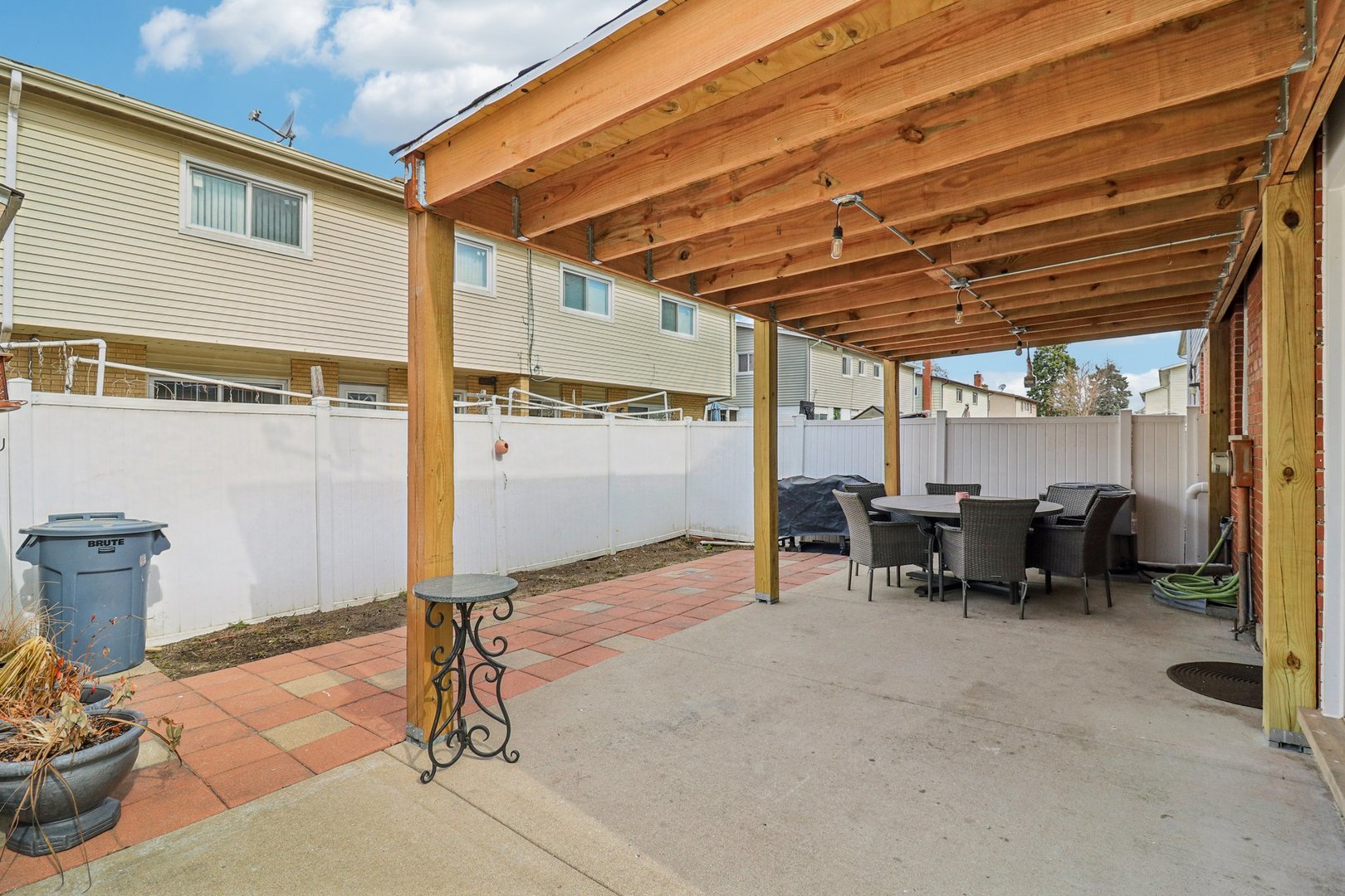 9262 N Woodland Drive, Niles, IL 60714