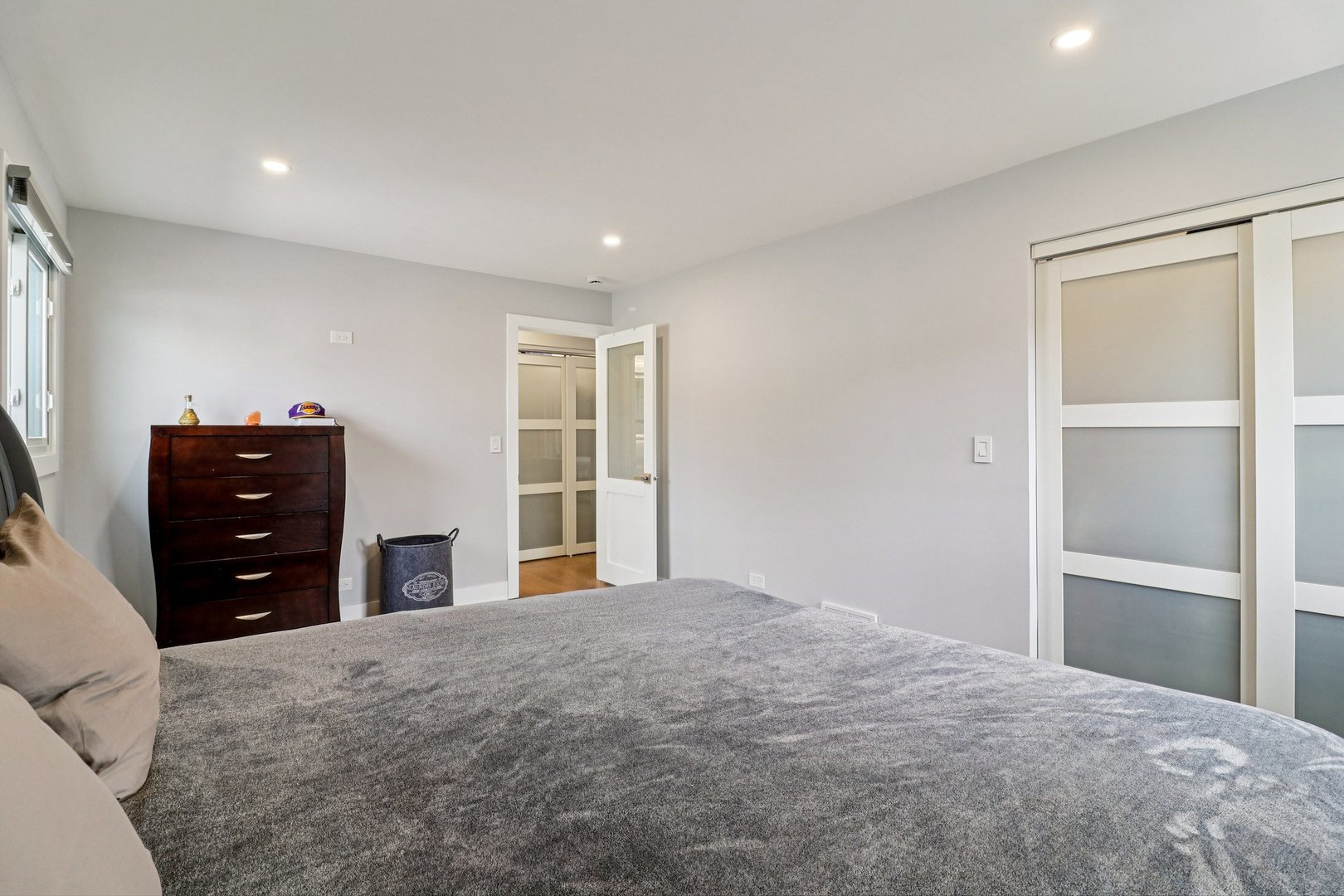 9262 N Woodland Drive, Niles, IL 60714