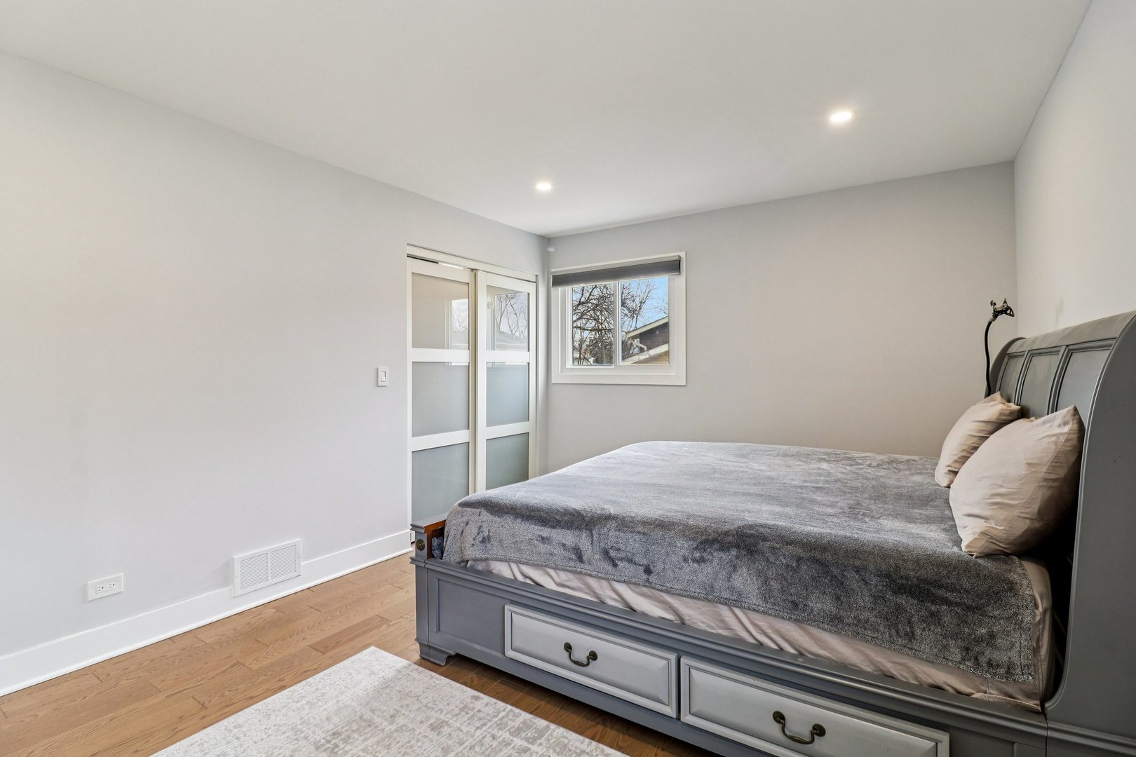 9262 N Woodland Drive, Niles, IL 60714