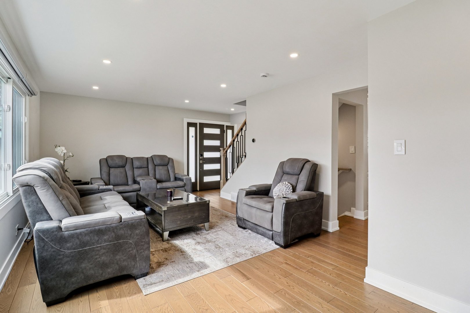 9262 N Woodland Drive, Niles, IL 60714