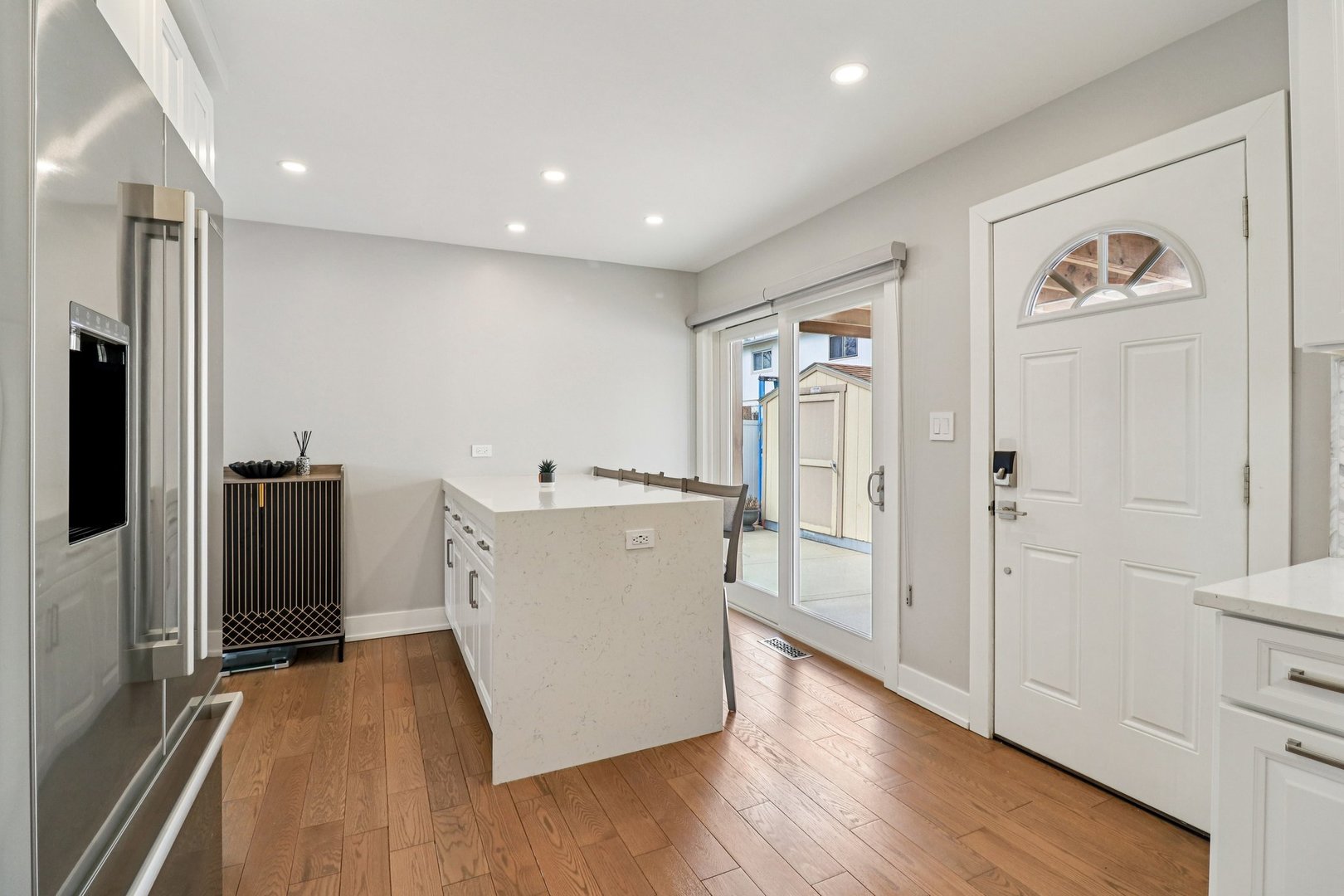 9262 N Woodland Drive, Niles, IL 60714