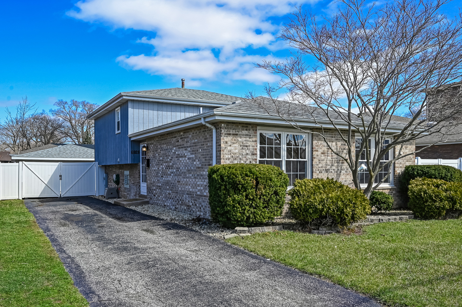 6928 W Crandall Avenue, Worth, IL 60482