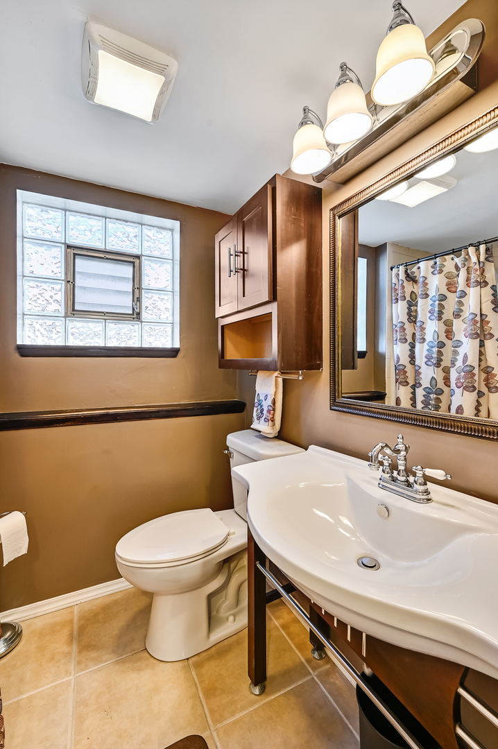 6928 W Crandall Avenue, Worth, IL 60482