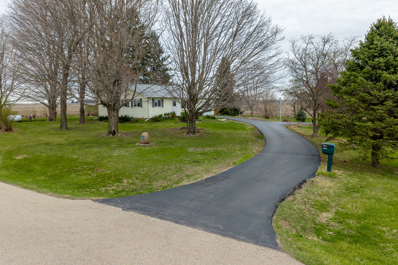 19332 1950 East Street, Princeton, IL 61356