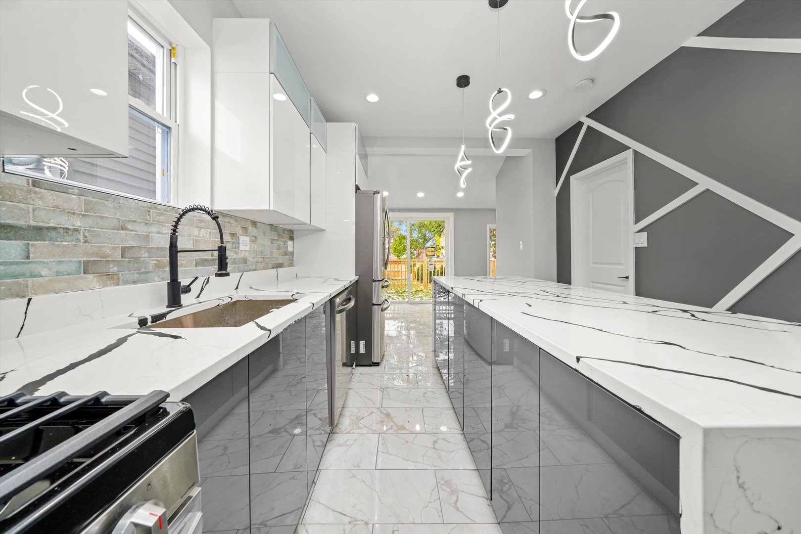 7918 S Anthony Avenue, Chicago, IL 60619