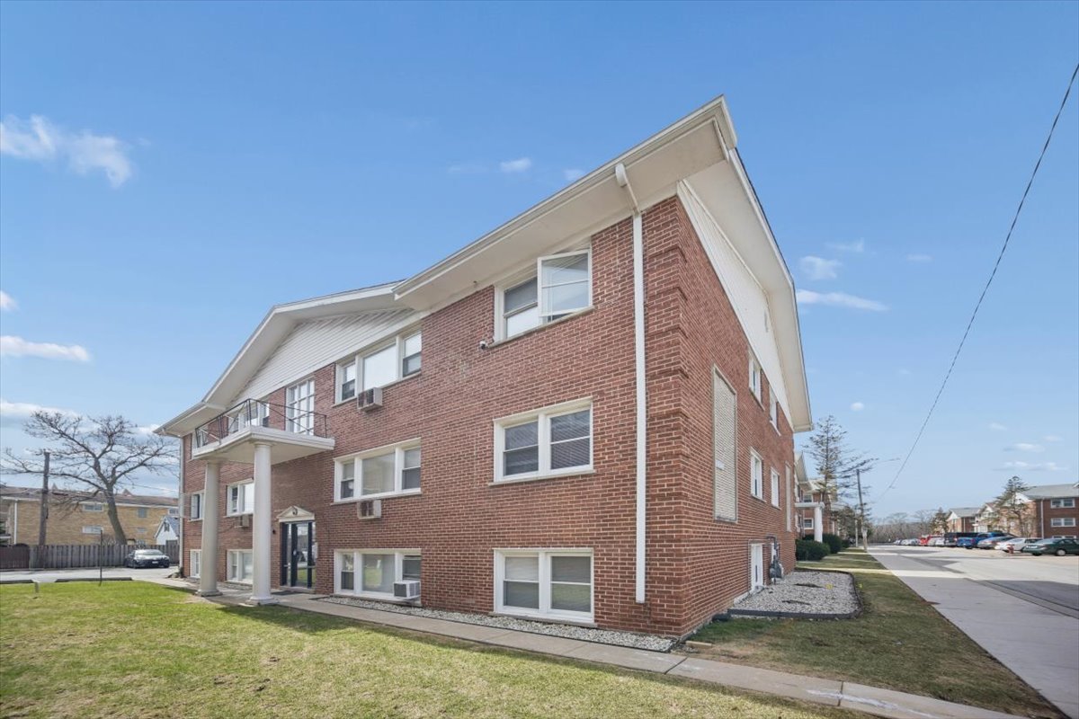 10105 Hartford Court #GB, Schiller Park, IL 60176