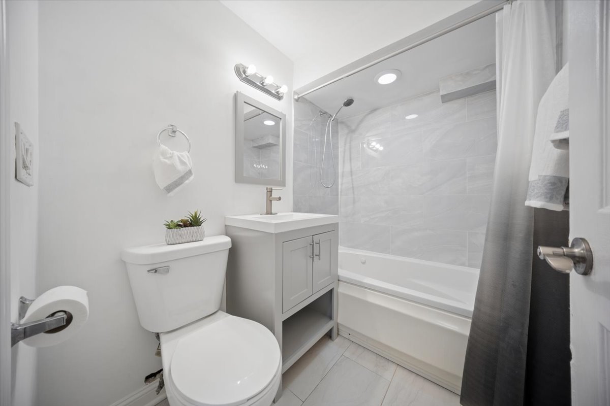 10105 Hartford Court #GB, Schiller Park, IL 60176