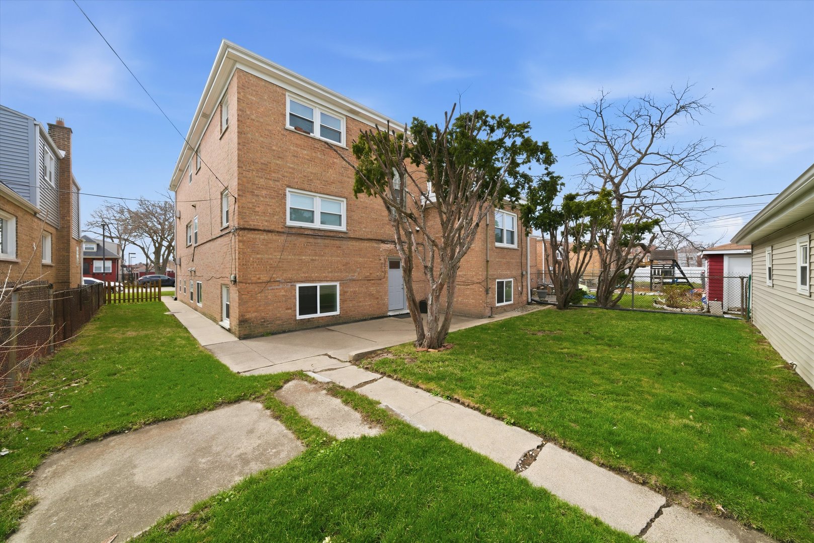 7412 W 63rd Place, Summit, IL 60501