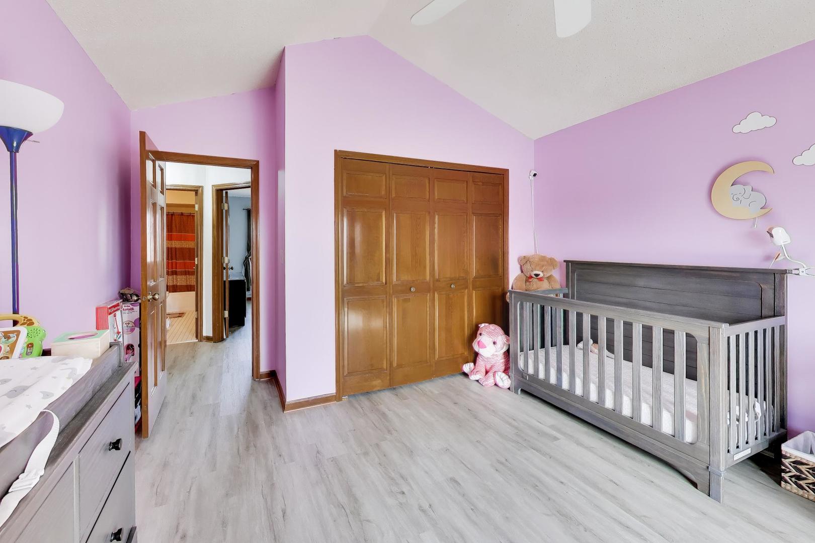 1075 Longford Road, Bartlett, IL 60103