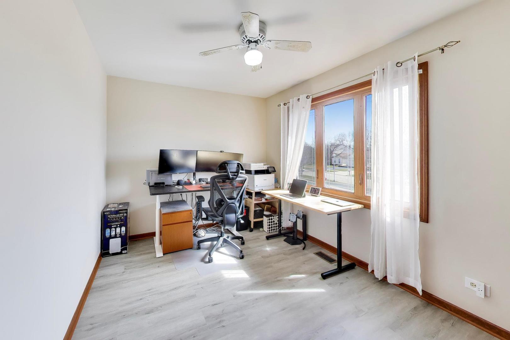 1075 Longford Road, Bartlett, IL 60103