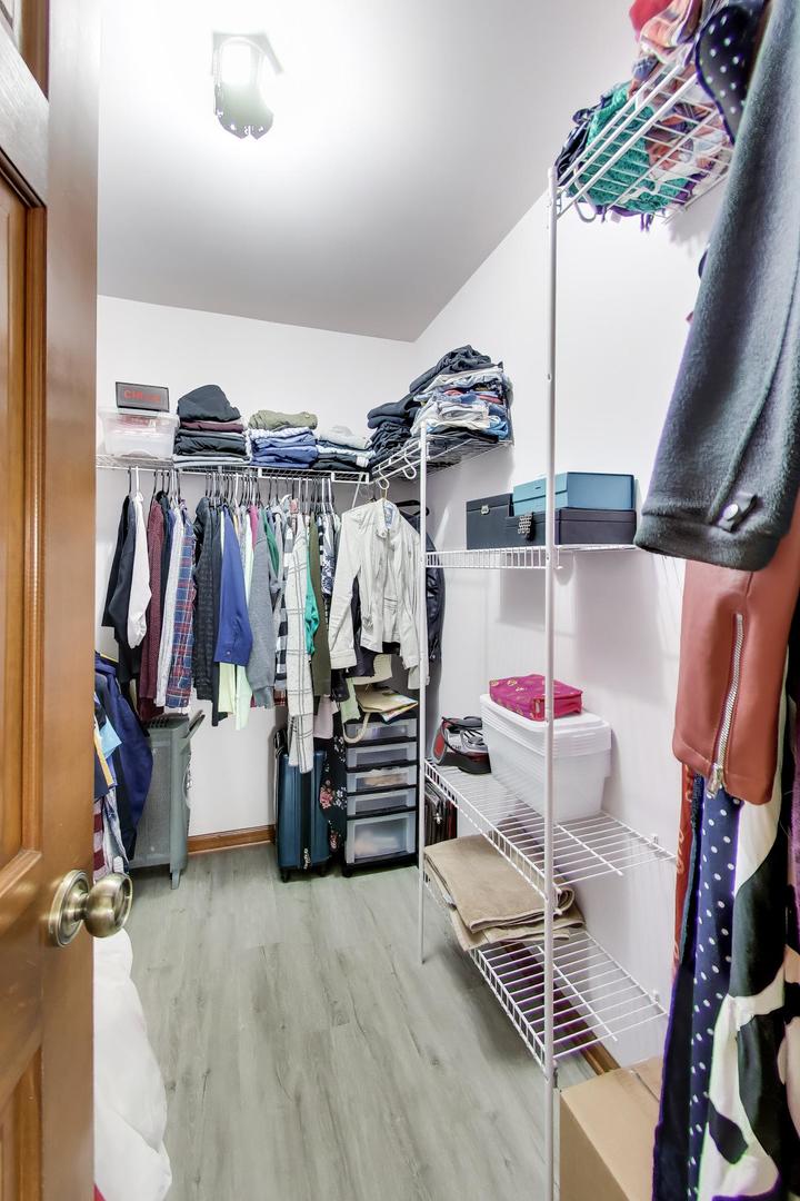 1075 Longford Road, Bartlett, IL 60103