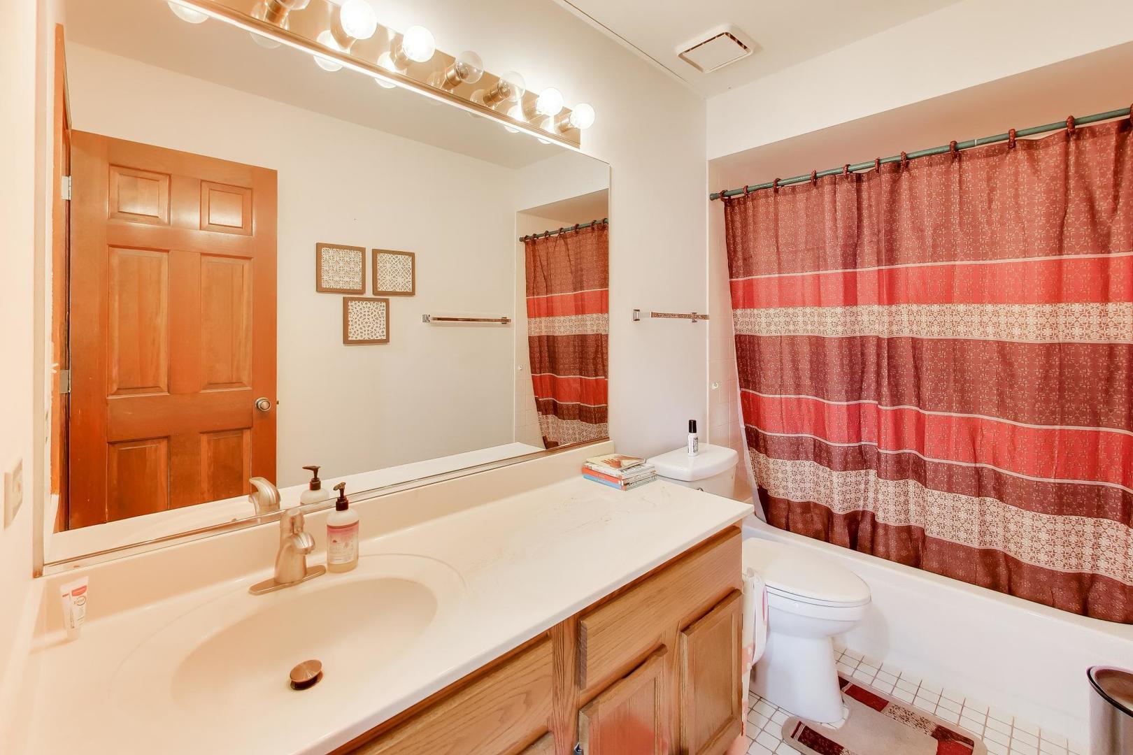 1075 Longford Road, Bartlett, IL 60103