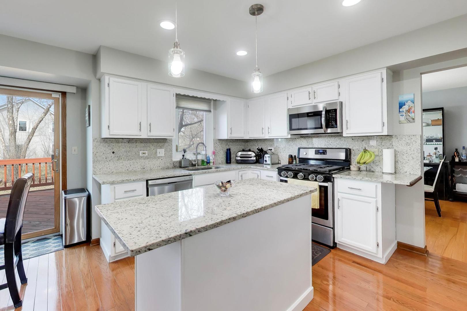 1075 Longford Road, Bartlett, IL 60103