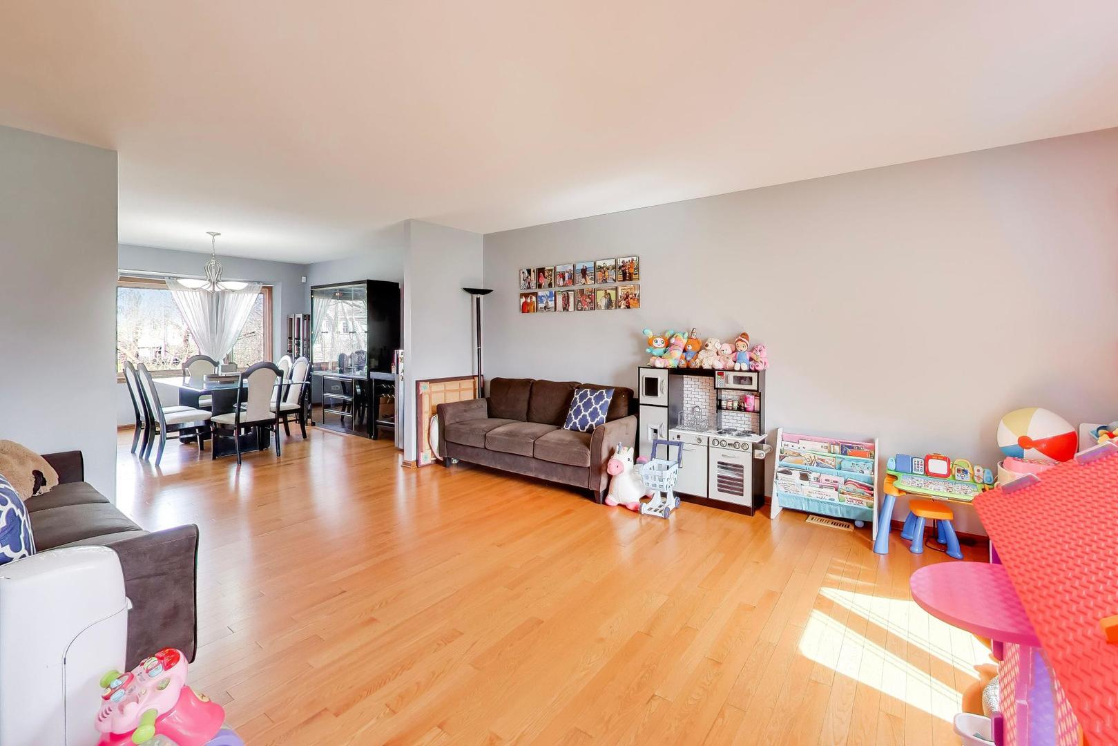 1075 Longford Road, Bartlett, IL 60103