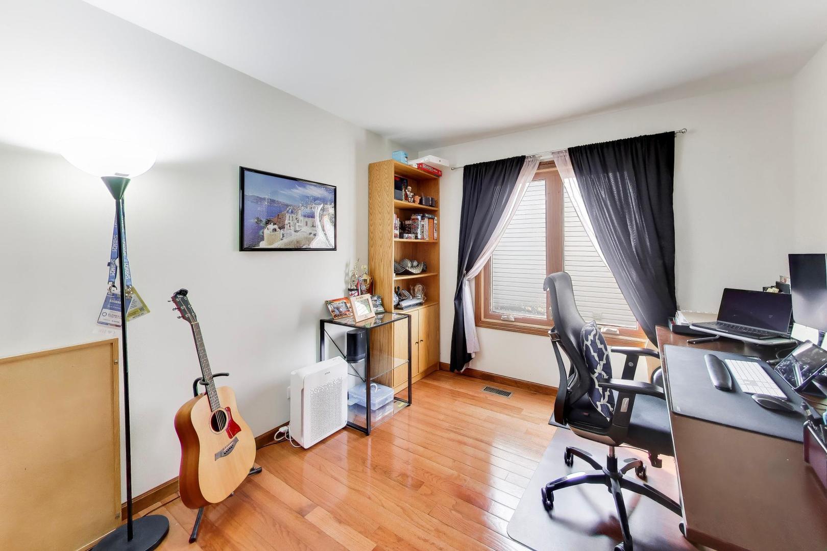 1075 Longford Road, Bartlett, IL 60103