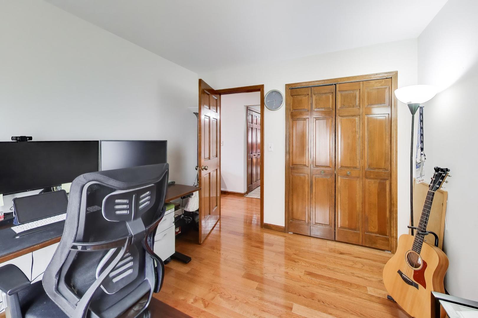 1075 Longford Road, Bartlett, IL 60103