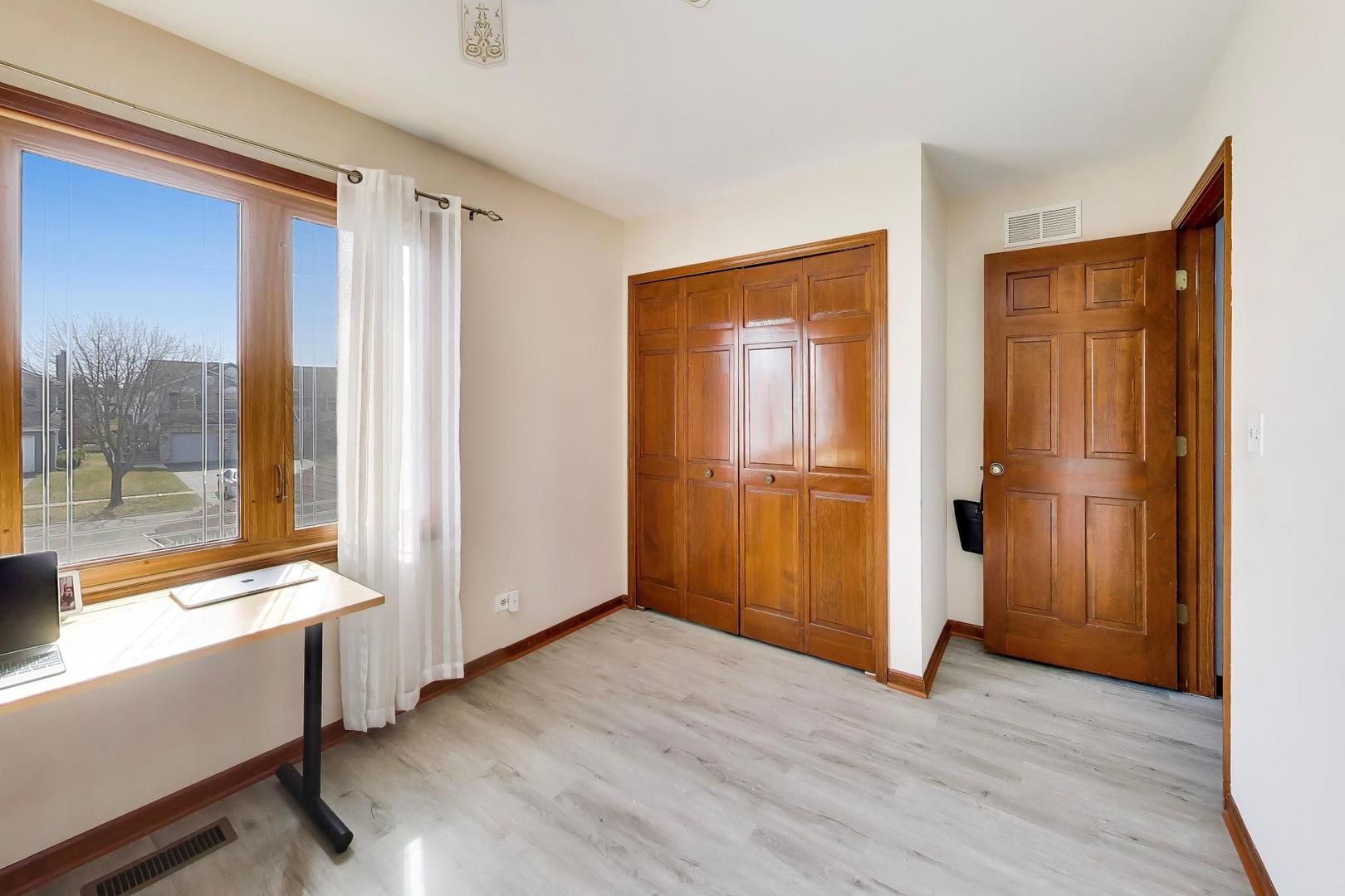 1075 Longford Road, Bartlett, IL 60103