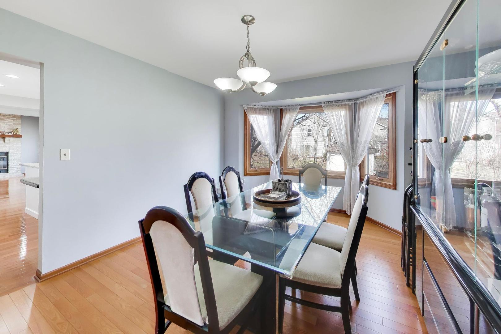 1075 Longford Road, Bartlett, IL 60103