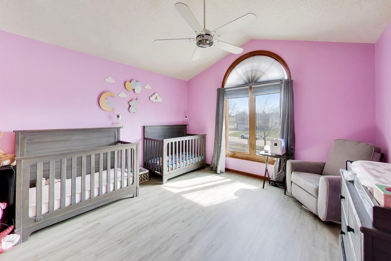 1075 Longford Road, Bartlett, IL 60103