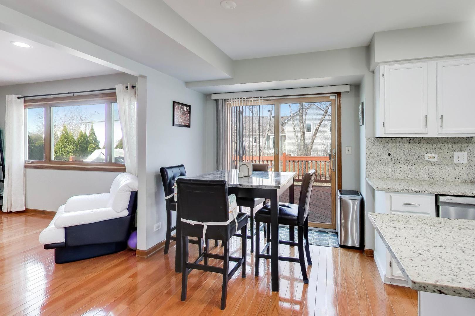 1075 Longford Road, Bartlett, IL 60103